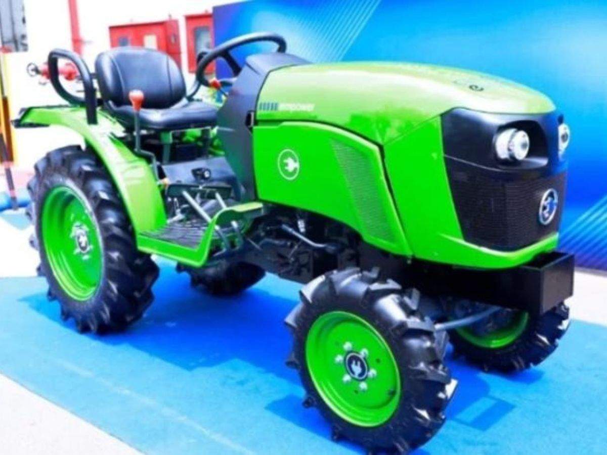 Cheapest Electric Tractor: कृषि विभाग के बजट में शामिल हो सकता है देश का पहला 4 घंटे चार्ज करने वाला ट्रैक्टर, इस जगह दिखे जाएंगे