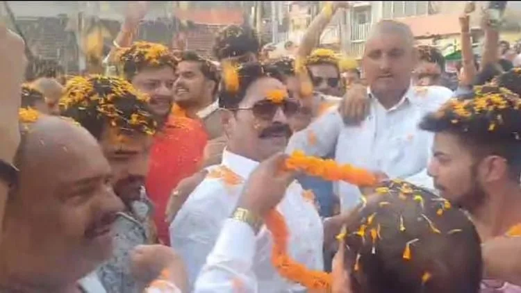 Anant Singh Released with Supporters from Beur Jail, Patna – Photo ...