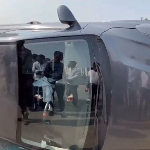 Vehicle Overturns Near Patna Airport, Driver Escapes Unharmed Thanks to Quick Local Assistance
