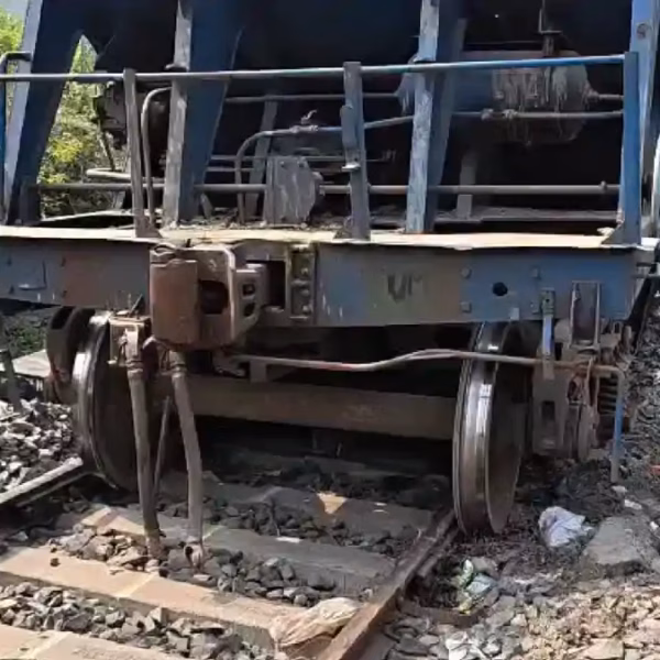 Train Accident Averted at Bhagalpur’s Pirpainti Station, Prompt Response Ensures Passenger Safety and Restores Rail Services