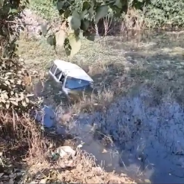 Driver Rescued After Bolero Falls Into 15-Foot Pit on Ramdatahi Road in Bhojpur District